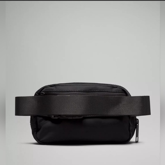 Lululemon Everywhere Belt Bag 1L Pride NWT - Picture 2 of 6